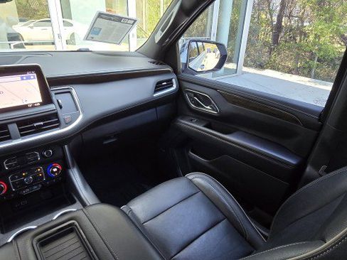 Used 2021 Chevrolet Suburban Premier w/ Premium Package image 13