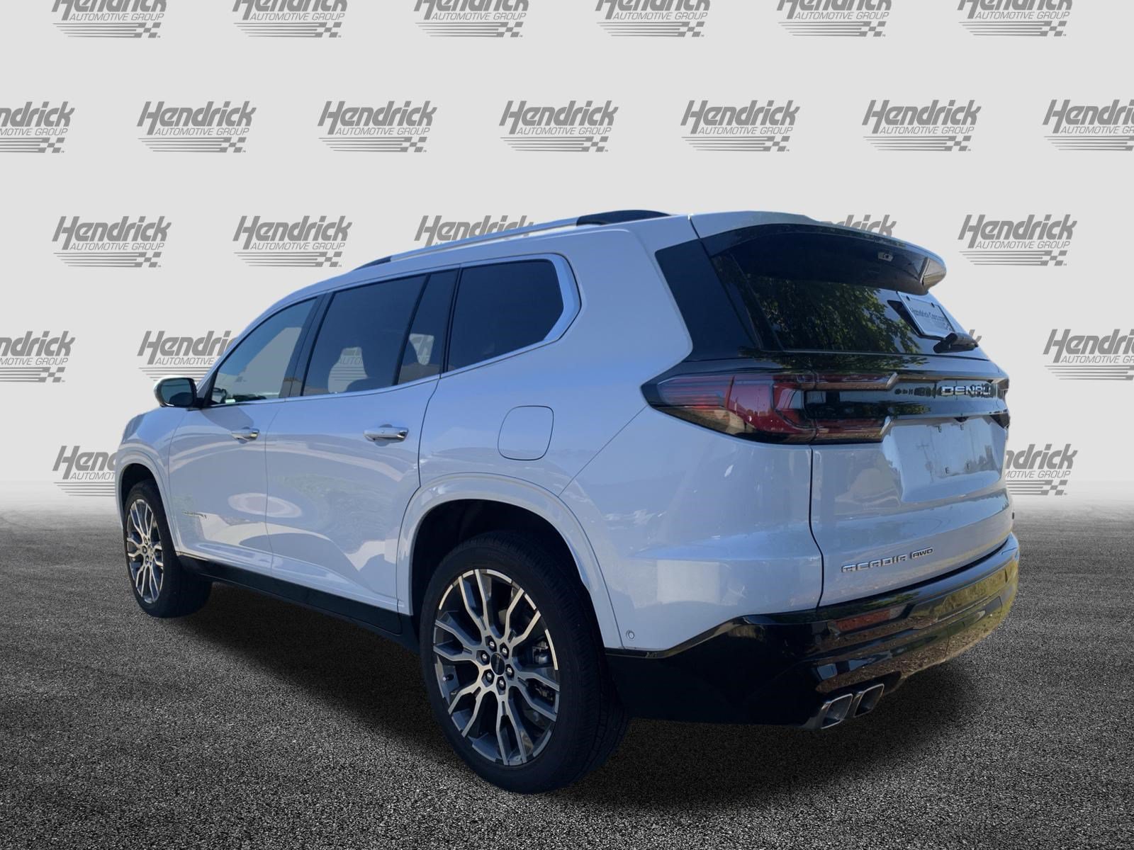 Used 2026 GMC Acadia Denali Ultimate w/ LPO, Floor Liner Package AWD/4WD image 8