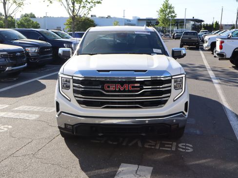 Used 2024 GMC Sierra 1500 SLT w/ SLT Premium Plus Package AWD/4WD image 3