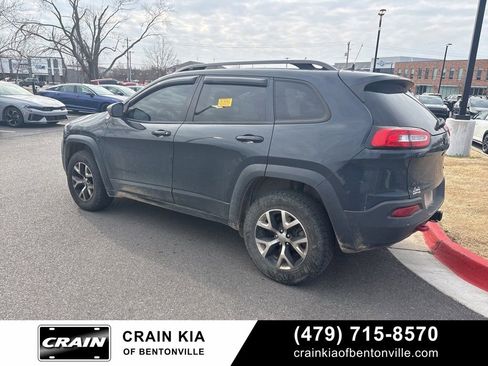 Used 2016 Jeep Cherokee Trailhawk w/ Comfort/Convenience Group image 2
