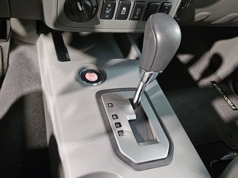 Used 2021 Nissan Frontier SV AWD/4WD image 31