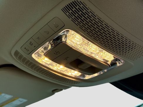 Used 2023 Mercedes-Benz GLS 450 4MATIC image 39