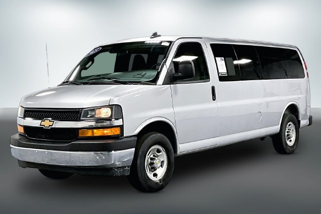Used 2025 Chevrolet Express 3500 LT w/ LT Preferred Equipment Group RWD image 3