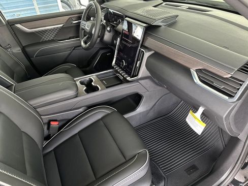New 2026 GMC Acadia Denali w/ Super Cruise Package FWD image 43