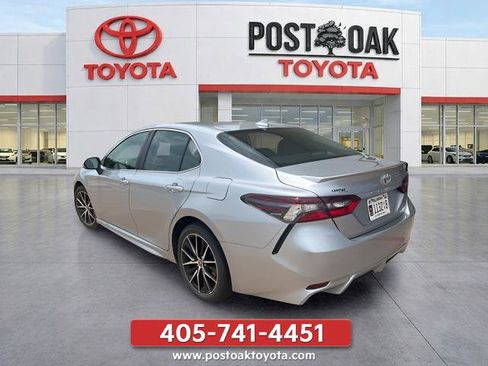 Used 2023 Toyota Camry SE FWD image 5