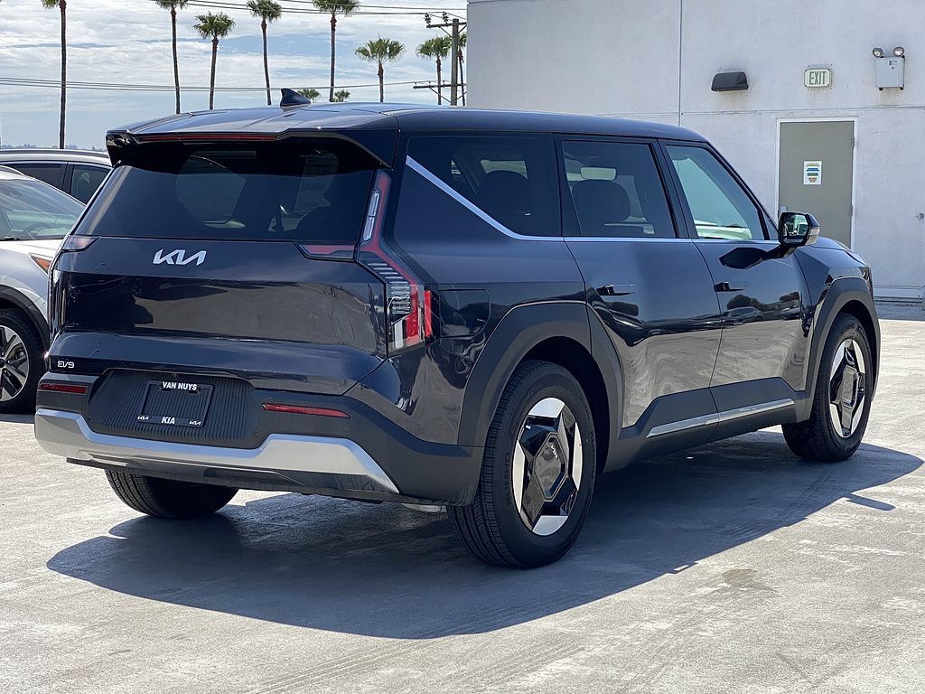New 2026 Kia EV9 Light RWD image 3
