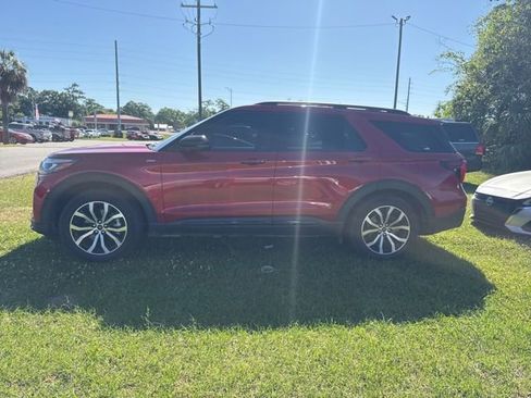 Used 2025 Ford Explorer ST-Line w/ Premium Package image 3