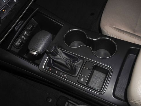 Used 2019 Kia Sorento LX image 32