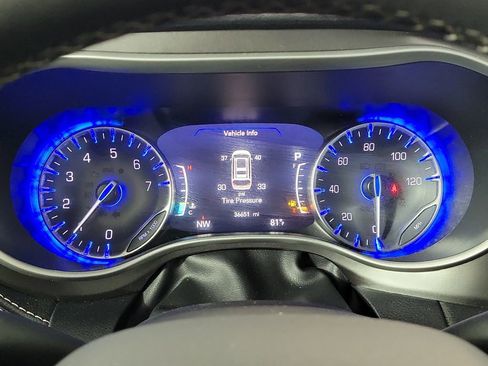 Used 2024 Chrysler Pacifica Touring-L FWD image 17