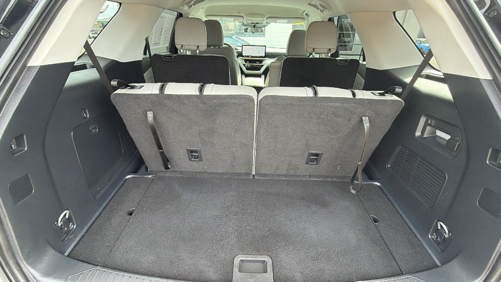 Certified 2025 Ford Explorer Active w/ Active Comfort Package RWD image 12