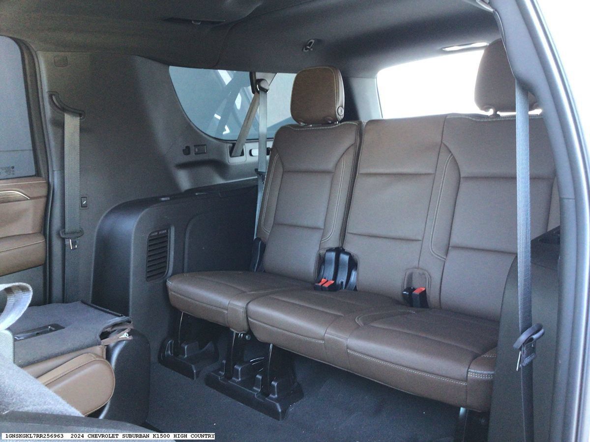 Used 2024 Chevrolet Suburban High Country w/ Advanced Technology Package AWD/4WD image 10