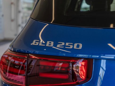 Certified 2025 Mercedes-Benz GLB 250 4MATIC image 22
