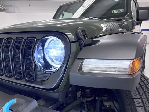 Used 2024 Jeep Wrangler Unlimited AWD/4WD image 12