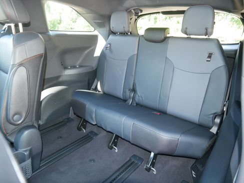Used 2022 Toyota Sienna XSE w/ XSE Plus Package FWD image 36