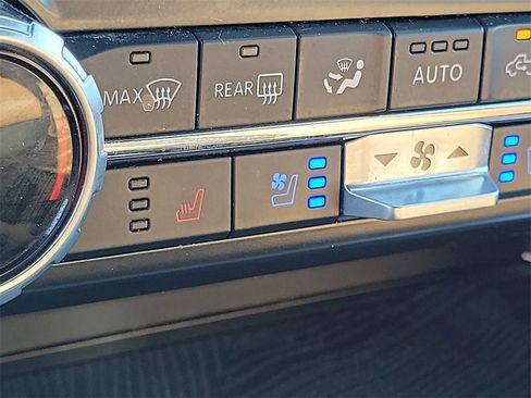 Used 2023 Ford F150 Platinum image 11