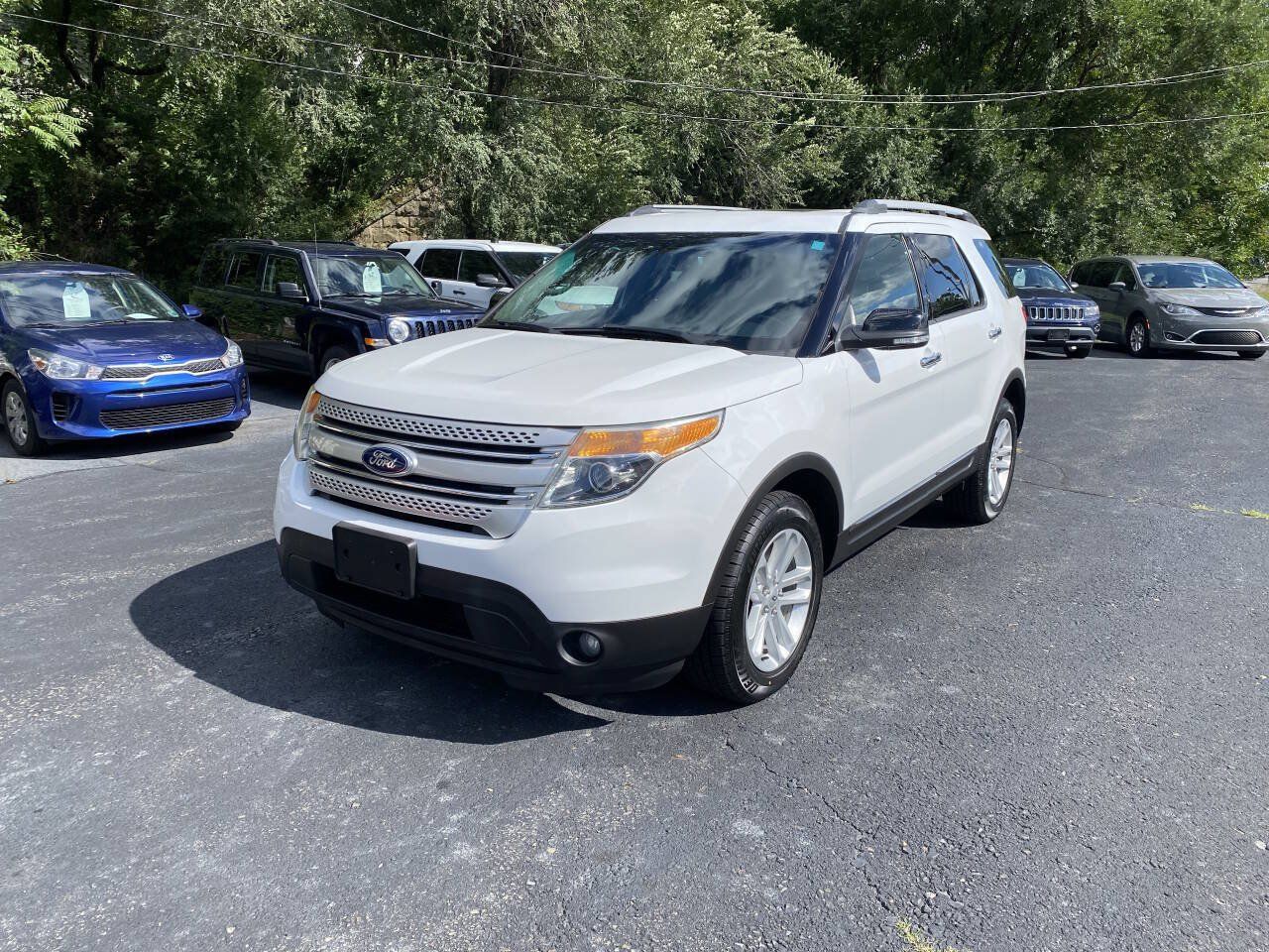 Used 2015 Ford Explorer XLT w/ Equipment Group 202A AWD/4WD image 1