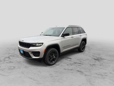 New 2025 Jeep Grand Cherokee Altitude image 4