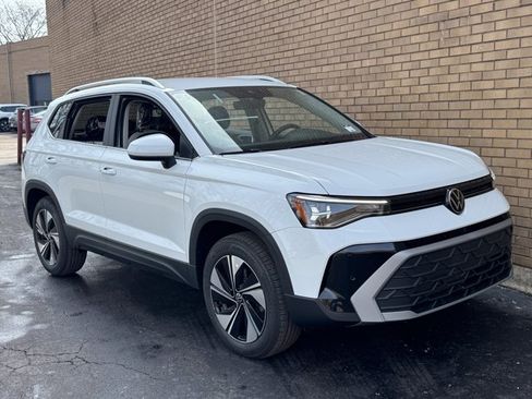 New 2026 Volkswagen Taos SE AWD/4WD image 4