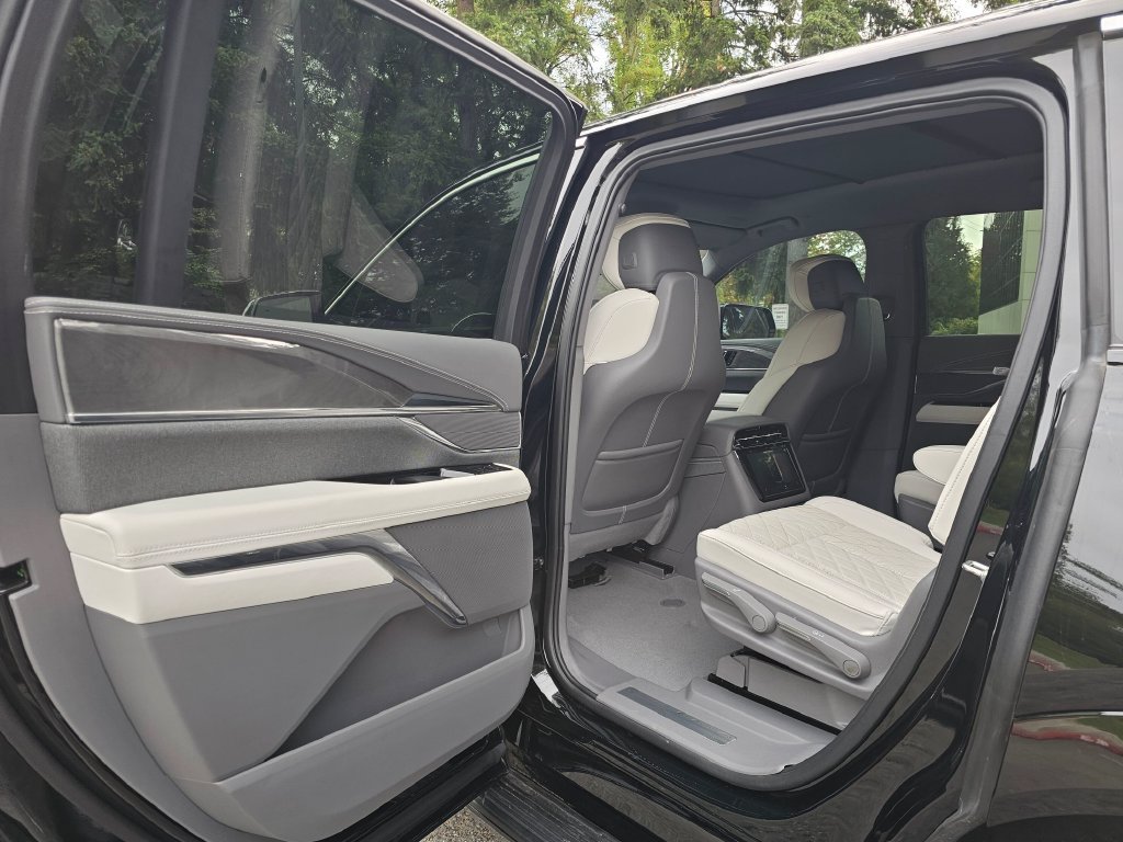 New 2026 Cadillac Escalade IQ Luxury 1 AWD/4WD image 18