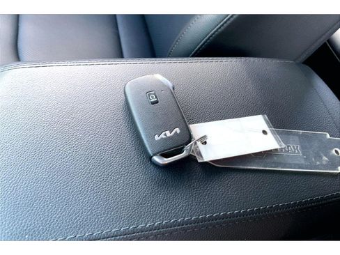 Used 2024 Kia Sportage EX FWD image 11