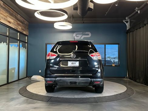 Used 2016 Nissan Rogue SV w/ SV Premium Package image 4