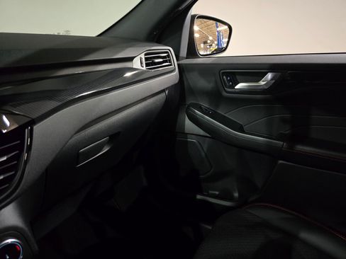 New 2025 Ford Escape ST-Line w/ Tech Pack #1 AWD/4WD image 38