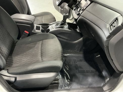 Used 2020 Nissan Rogue S image 18