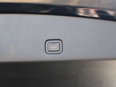 Used 2024 Cadillac XT6 Premium Luxury image 21