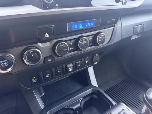 Used 2022 Toyota Tacoma TRD Off-Road image 25