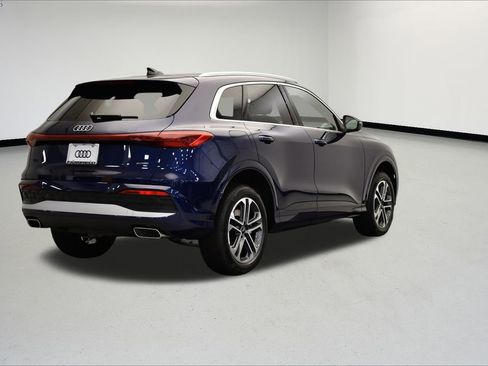 Certified 2025 Audi Q5 Premium w/ Convenience Package image 5