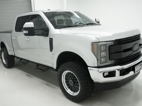 Used 2018 Ford F250 Lariat w/ FX4 Off-Road Package AWD/4WD image 2