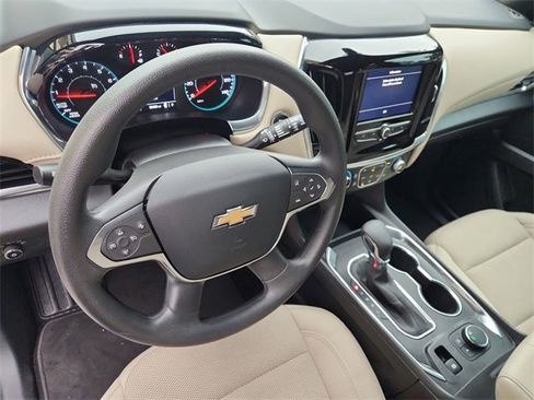 Used 2023 Chevrolet Traverse LS image 10