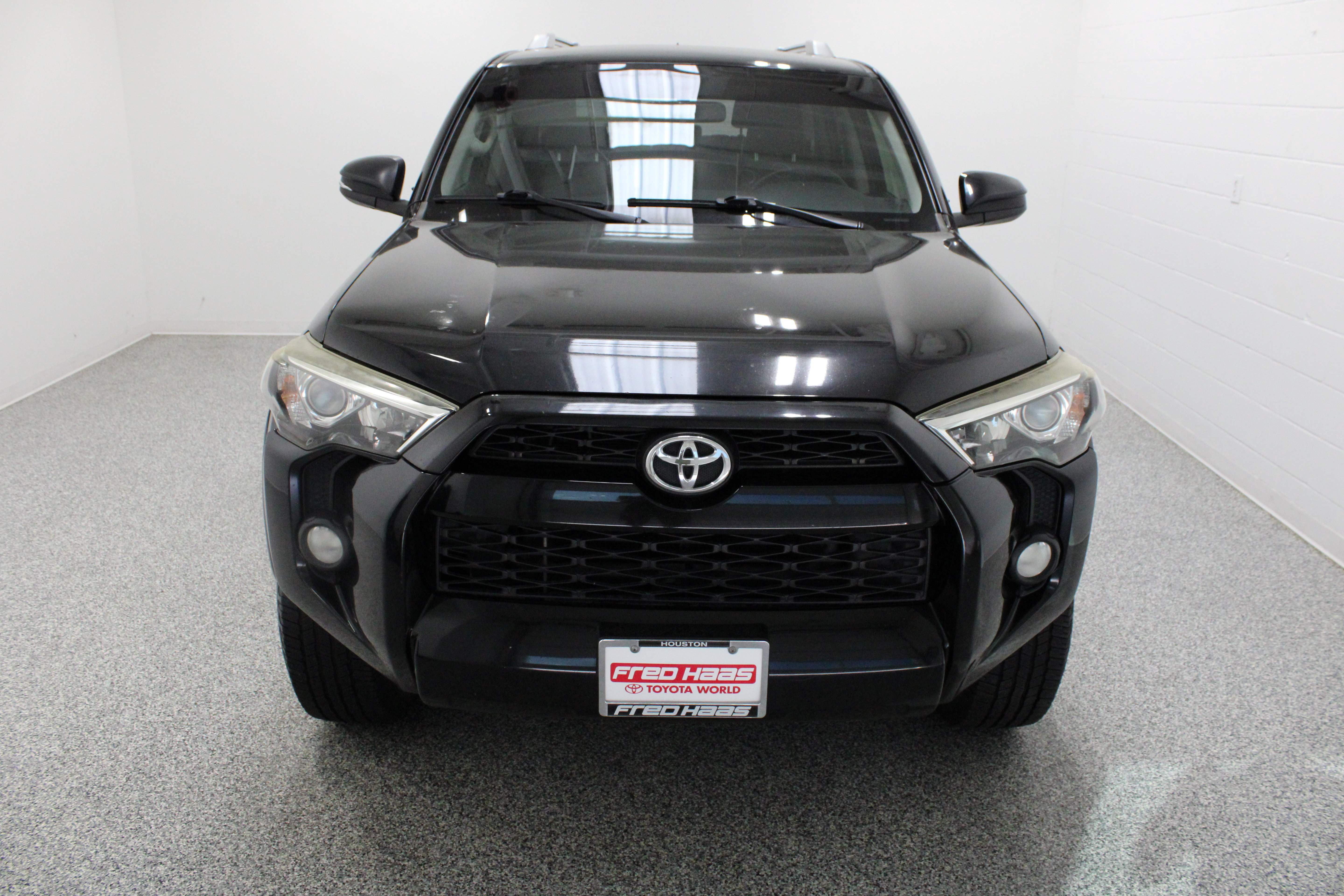 Used 2015 Toyota 4Runner SR5 RWD image 3