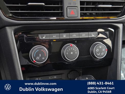 Certified 2023 Volkswagen Taos SE w/ Panoramic Sunroof Package FWD image 20