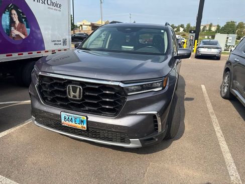 Used 2025 Honda Pilot Touring image 19