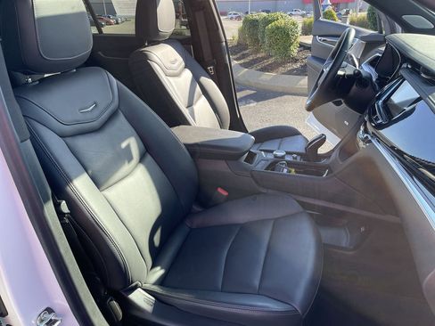 Used 2025 Cadillac XT6 Premium Luxury image 29