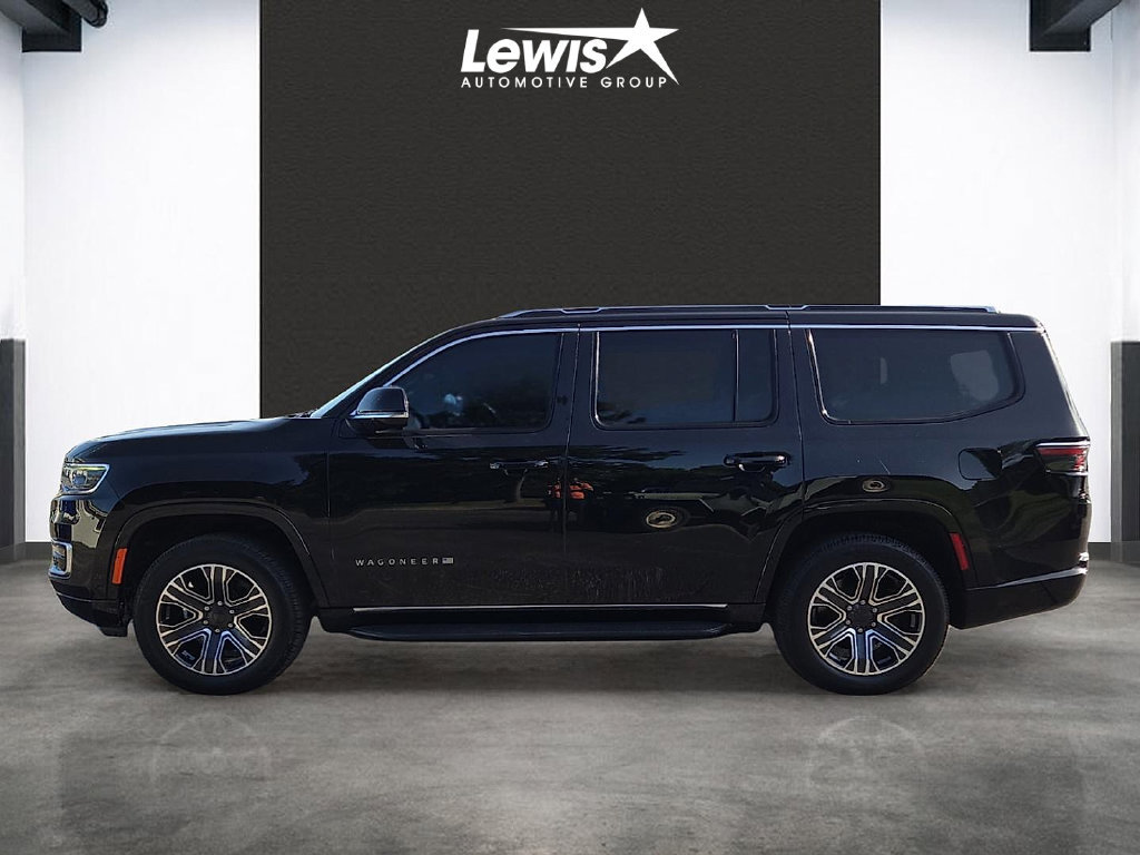 Used 2023 Jeep Wagoneer 4WD w/ Premium Group I image 2