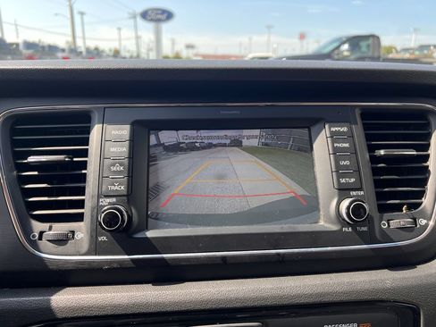 Used 2017 Kia Sedona LX w/ LX Essentials Premium Package FWD image 22