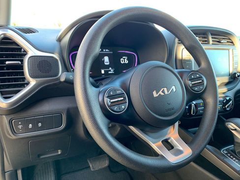Used 2025 Kia Soul LX w/ LX Technology Package image 32