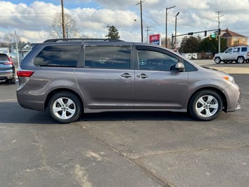 Used 2020 Toyota Sienna LE image 9