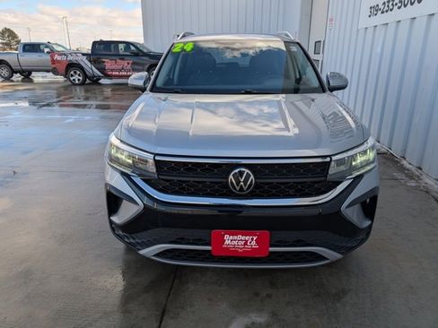 Used 2024 Volkswagen Taos SE image 36