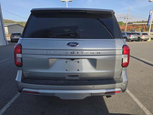 Used 2022 Ford Expedition XLT image 4