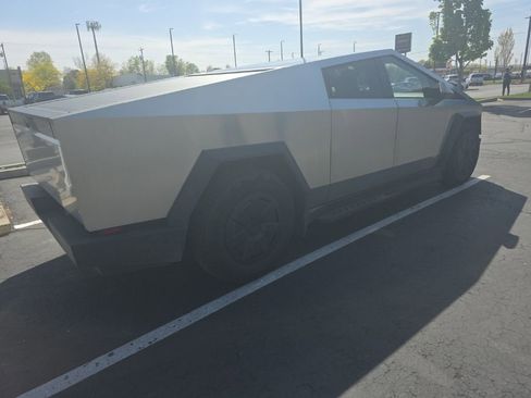 Used 2025 Tesla Cybertruck AWD Crew Cab image 6