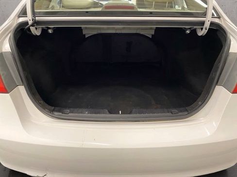 Used 2010 Hyundai Elantra GLS FWD image 19
