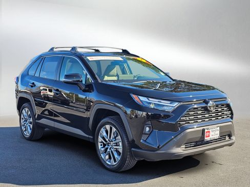 Used 2025 Toyota RAV4 XLE Premium image 7