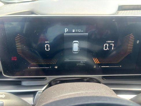 Used 2025 Kia Carnival FWD image 18
