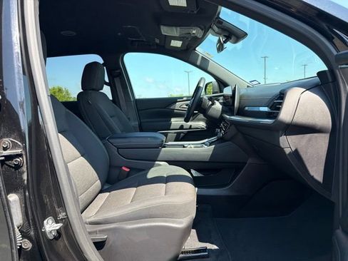 Used 2026 Chevrolet Traverse LT FWD image 11
