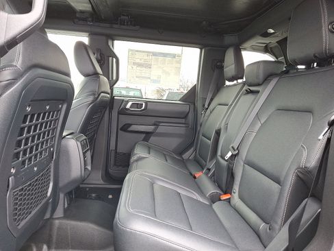 New 2025 Ford Bronco Badlands w/ Sasquatch Package AWD/4WD image 6