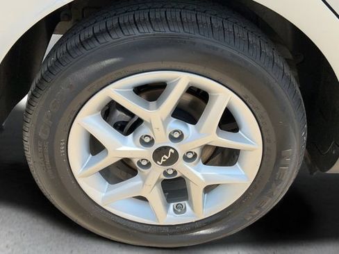 Used 2022 Kia Soul LX w/ Technology Package FWD image 9
