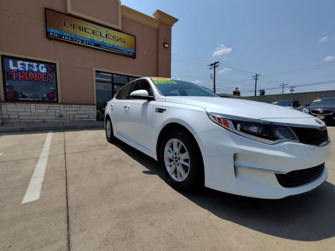 Used 2017 Kia Optima LX FWD image 2